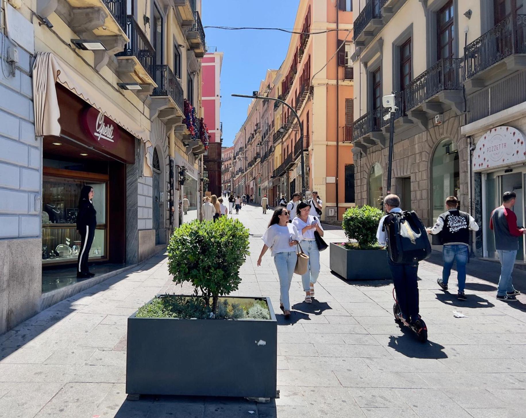 Apartment In The City Centre - Free Parking Cagliari Exterior foto